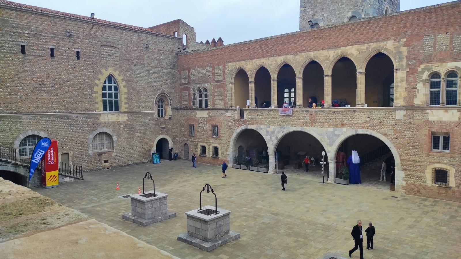 Le Palais des Rois de Majorque de Perpignan se prépare à Valeurs en fêtes (22 octobre 2022).